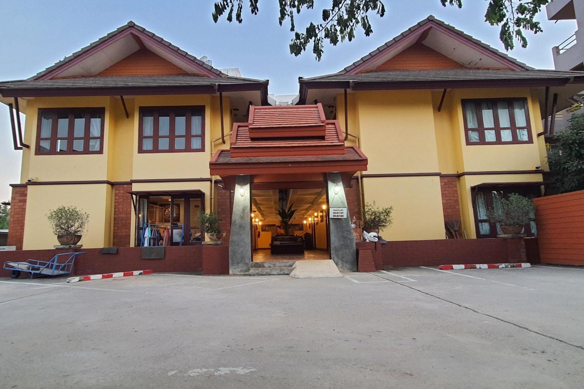 Yellow Tique Hotel Lampang Luaran gambar